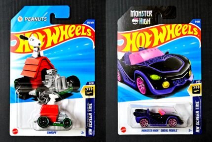 Hot Wheels IMP-CMB15 - Snoopy, Monster High Ghoul Mobile