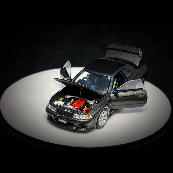 PGM 1/64 Nissan Skyline GT-R R32 Metallic Grey Luxury Round Stand Version - Image 2