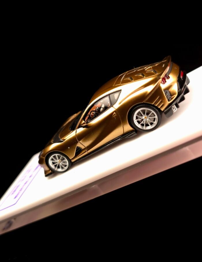 Fuelme X TOC 1:64 Ferrari 812 Competizione Oro Baviera - Image 15