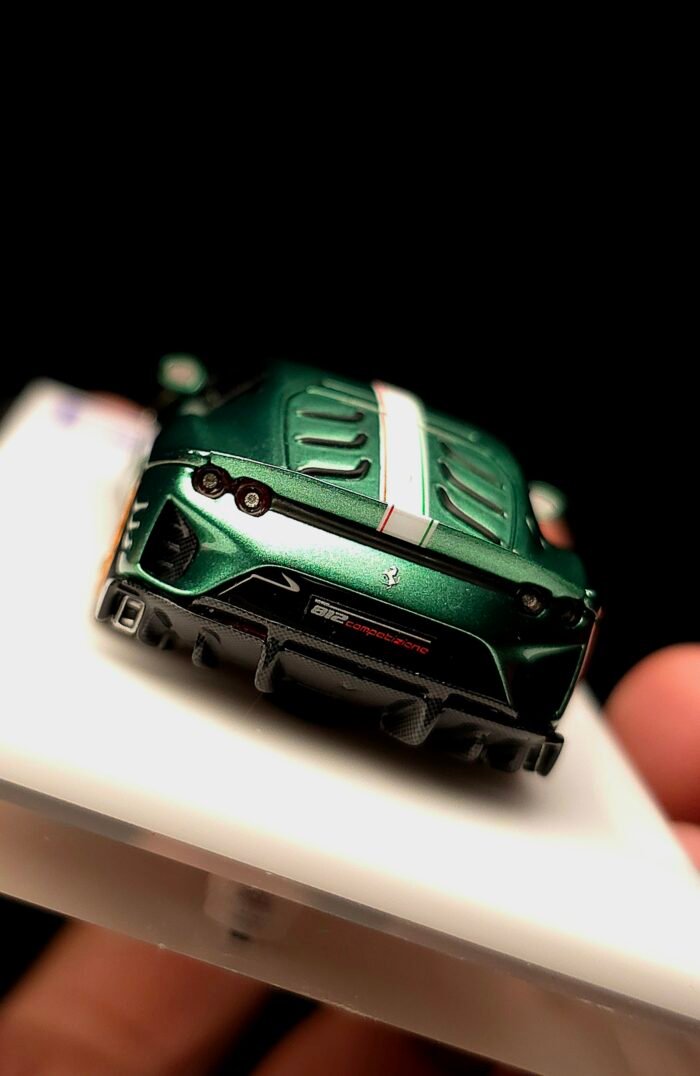 Fuelme X TOC 1:64 Ferrari 812 Competizione Verde Bottigilia - Image 21