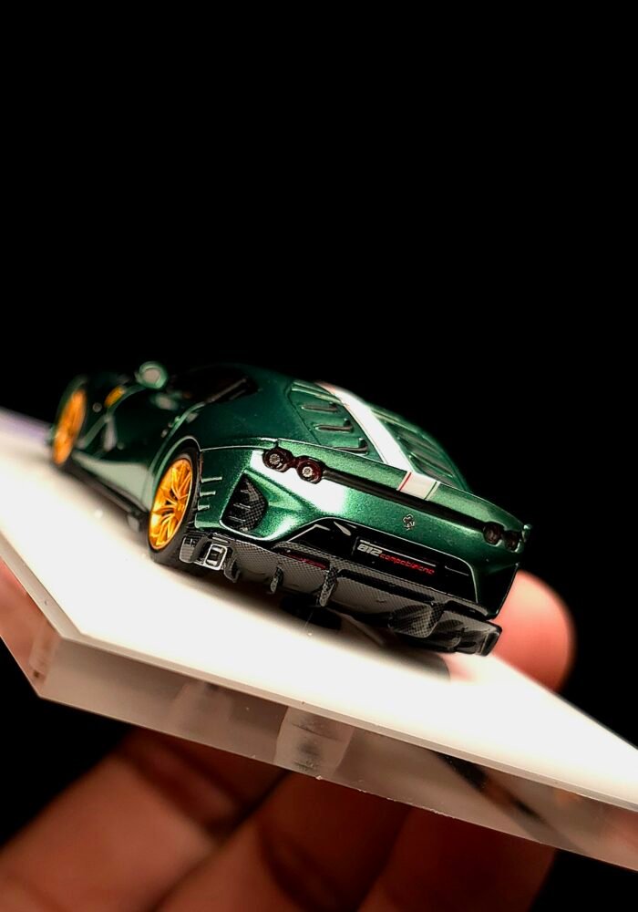 Fuelme X TOC 1:64 Ferrari 812 Competizione Verde Bottigilia - Image 23