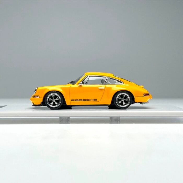 ZINCIT MODEL Porsche 911 Singer DLS Coupe Yellow 1:64 - Image 3