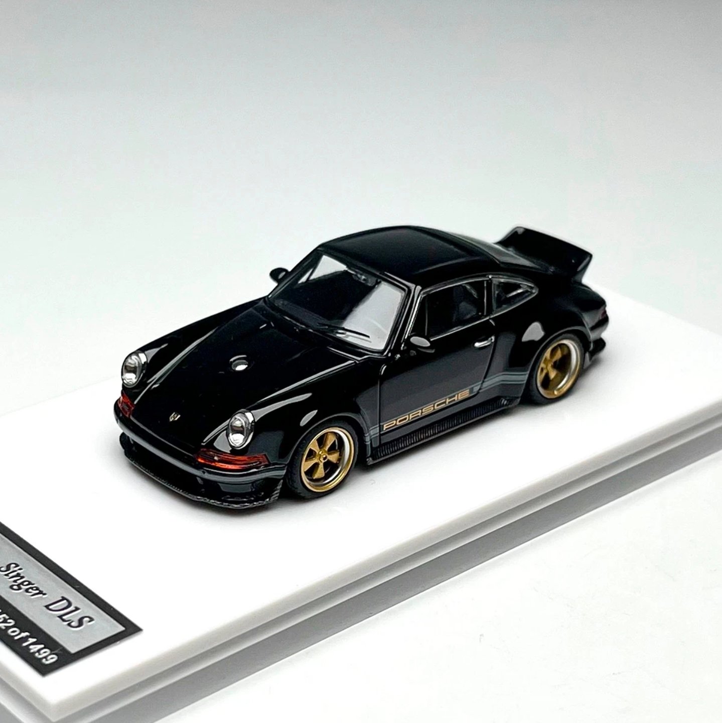 Screenshot_20260315_002421_eBay Zincit Model Porsche 911 Singer DLS Coupe Black 1:64 - Image 1