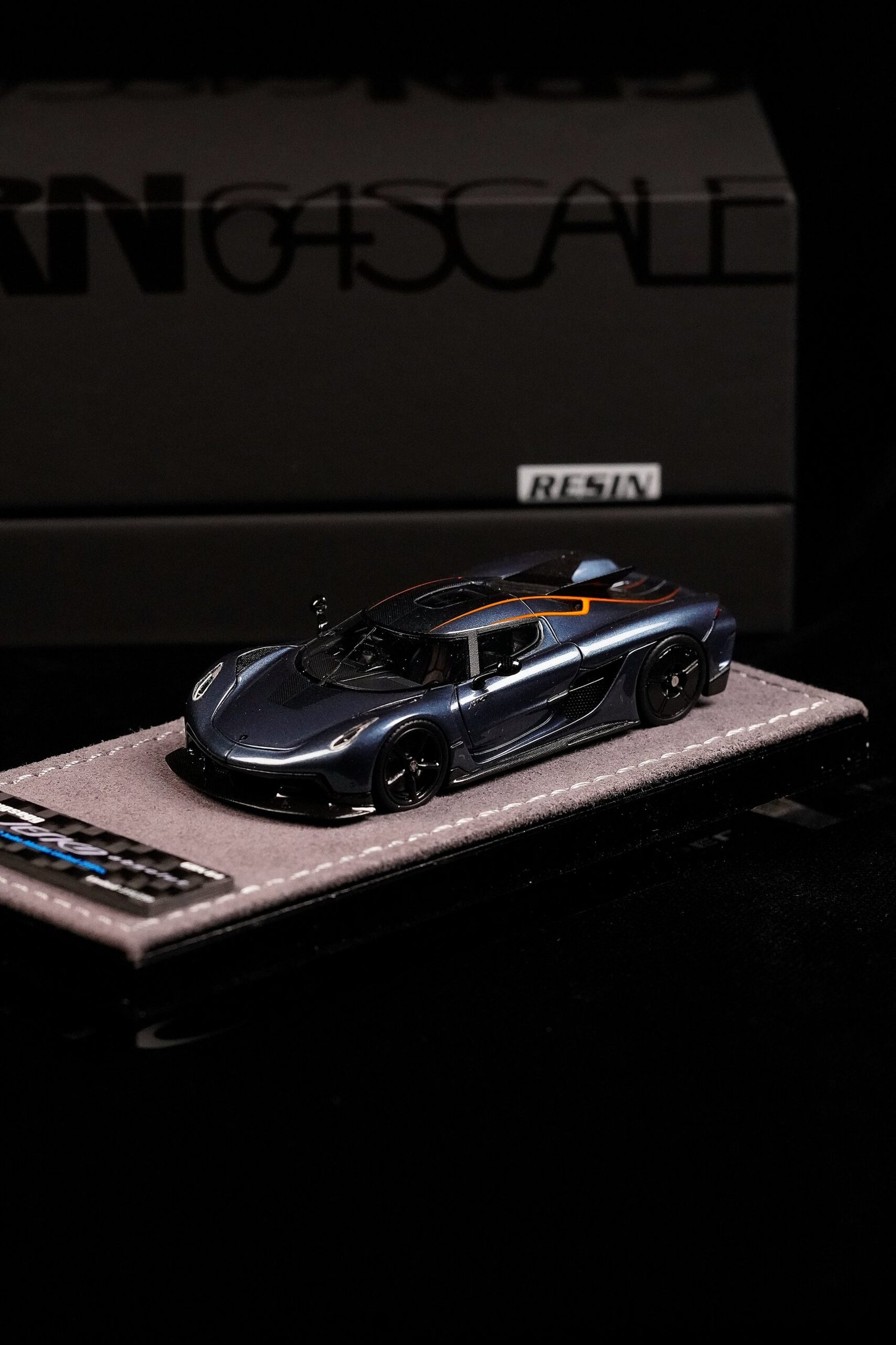 DSC00161(1) Gryning 1:64 Koenigsegg Jesko Absolut 7332 Deep Sea Blue / Sweet Mandarin Resin Model Car - Image 1