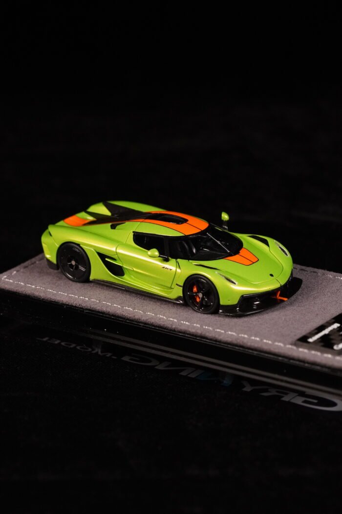 Gryning 1:64 Koenigsegg Jesko Absolut Green/Sweet Mandarin Limited 299 PCS Resin Model Car - Image 9