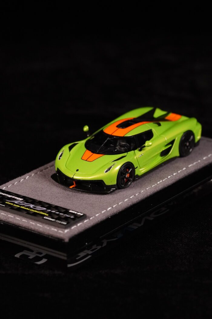 Gryning 1:64 Koenigsegg Jesko Absolut Green/Sweet Mandarin Limited 299 PCS Resin Model Car - Image 5