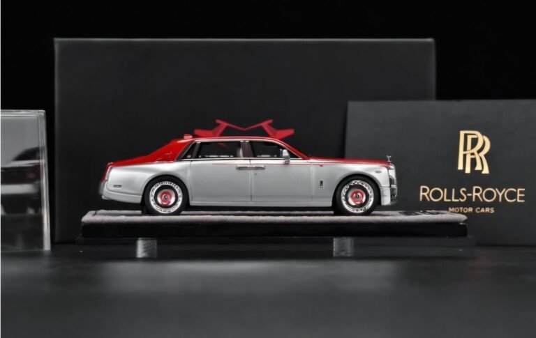 Henson & Heaven 1:64 Rolls Royce Phantom Extended Wheelbase Series II Silver/Magma Red Side