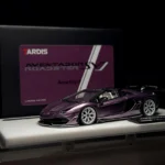 TARDIS 1:64 Aventador SVJ Roadster Amethyst