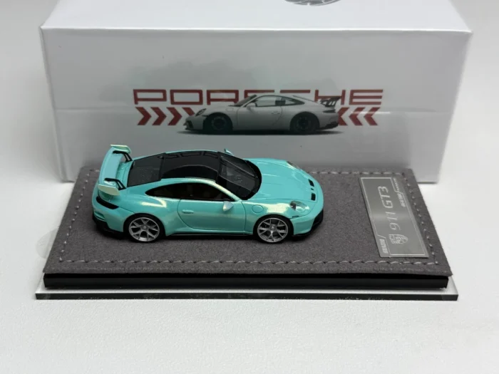 Ultimate Player 1:64 Porsche 911 GT3 Bamboo Green Resin Model Car