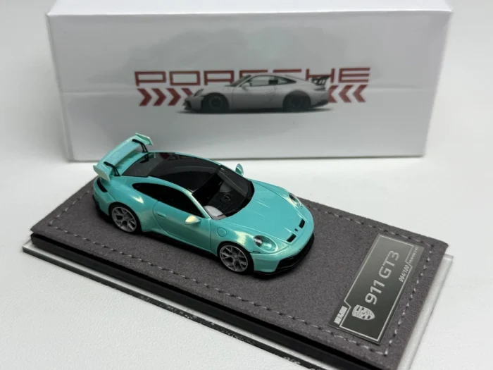 Ultimate Player 1:64 Porsche 911 GT3 Bamboo Green Resin Model Car