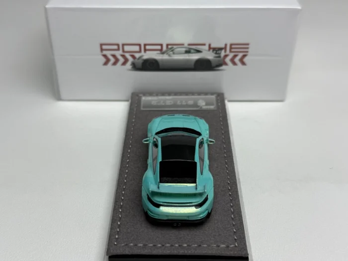 Ultimate Player 1:64 Porsche 911 GT3 Bamboo Green Resin Model Car
